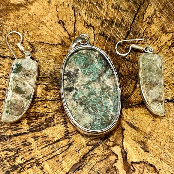 African Turquoise Pendant & Earrings Set - Picture 4 of 6